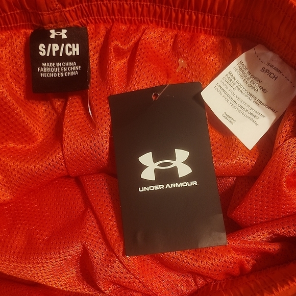 NWT Under Armour Men's Essential Icon Volley Red Loose Athletic Beach Shorts | S - Picture 2 of 10